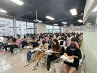 10天报名近百人 保育员报考火爆的背后 